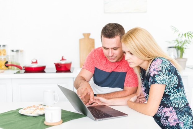 How do I modify the house rules for my listing?